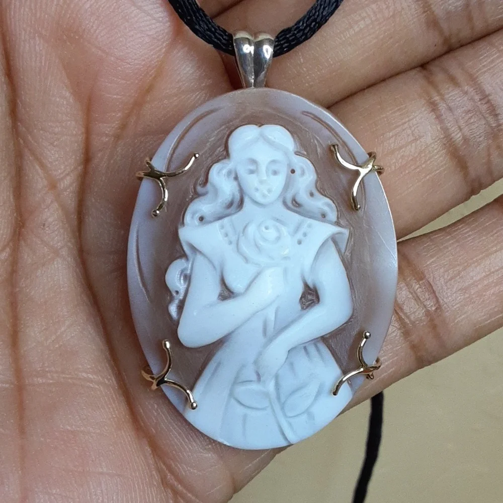 From Beauty and the Beast, Belle, Pin/Pendant. Hand Carved Cameo. ITALY. - Picture 2 of 13